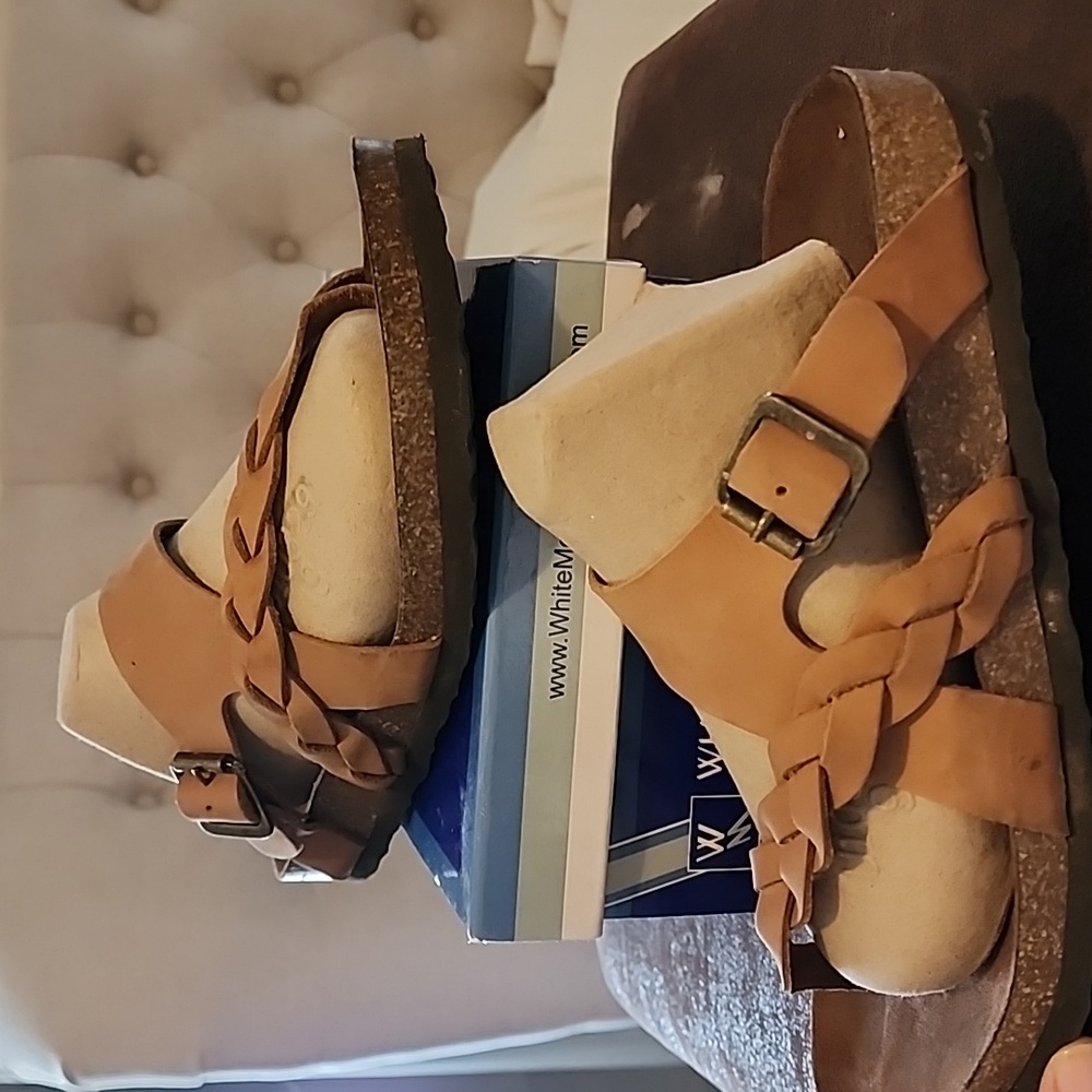 White Mountain 8 Nubuck sandals